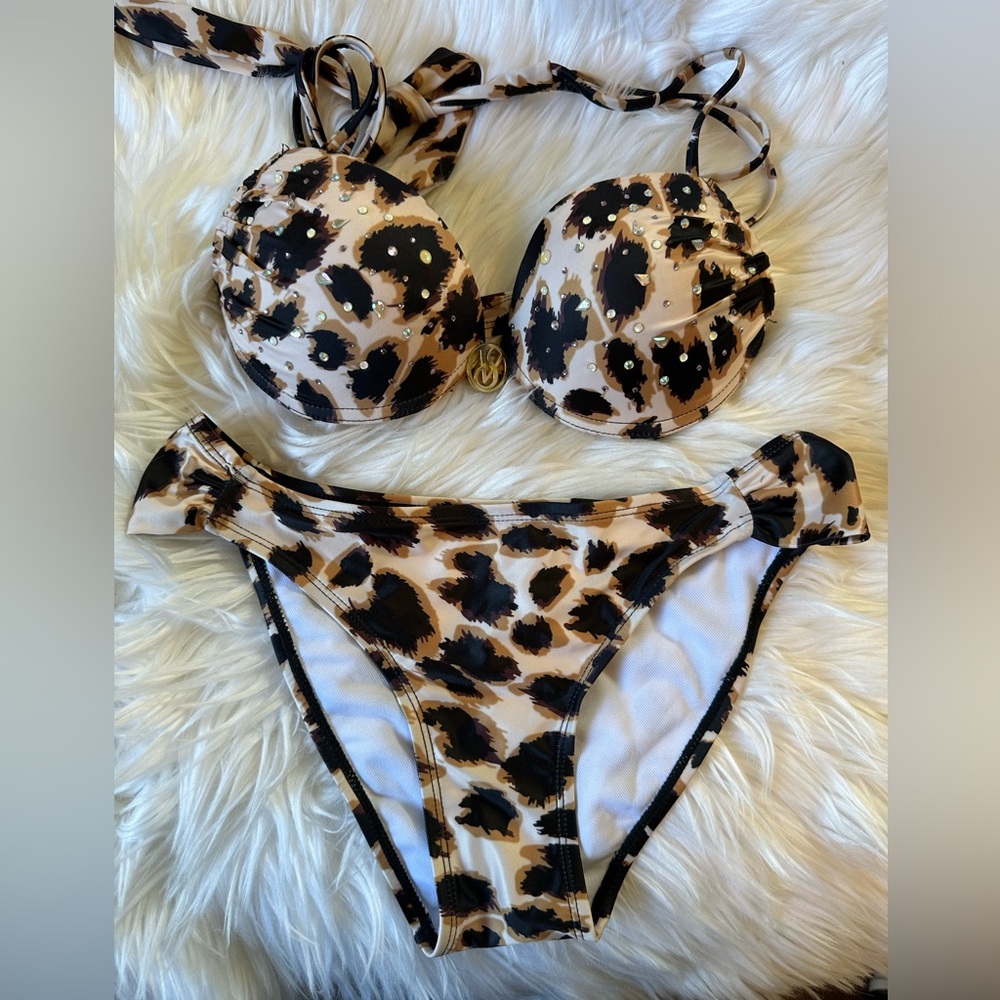 New and never worn two piece bathing such with leopard print